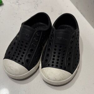 Native Kids Water Shoes - Black and White